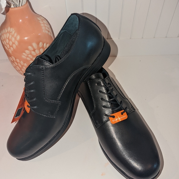 Genuine Grip Mens Shoes 10.5M Work Slip and Oil Resistant Cushion Comfort.New - Picture 2 of 15